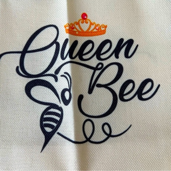 New Queen Bee Cosmetic Make-Up Bag With 2 Sided Graphic Design. - Picture 2 of 7